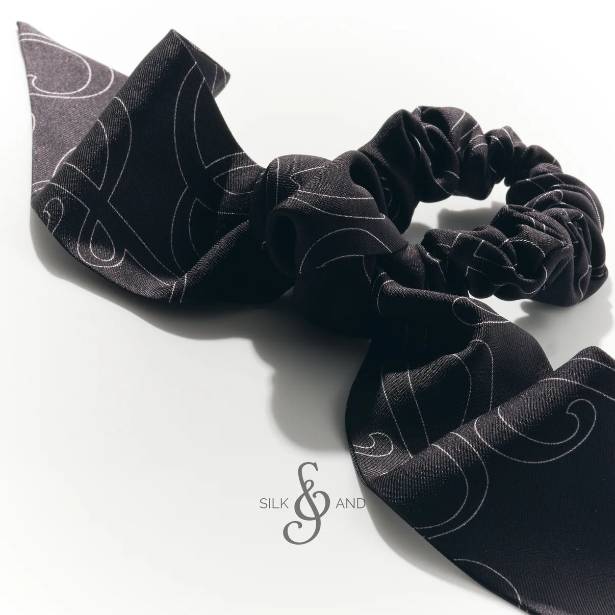 Silk& Bow Black